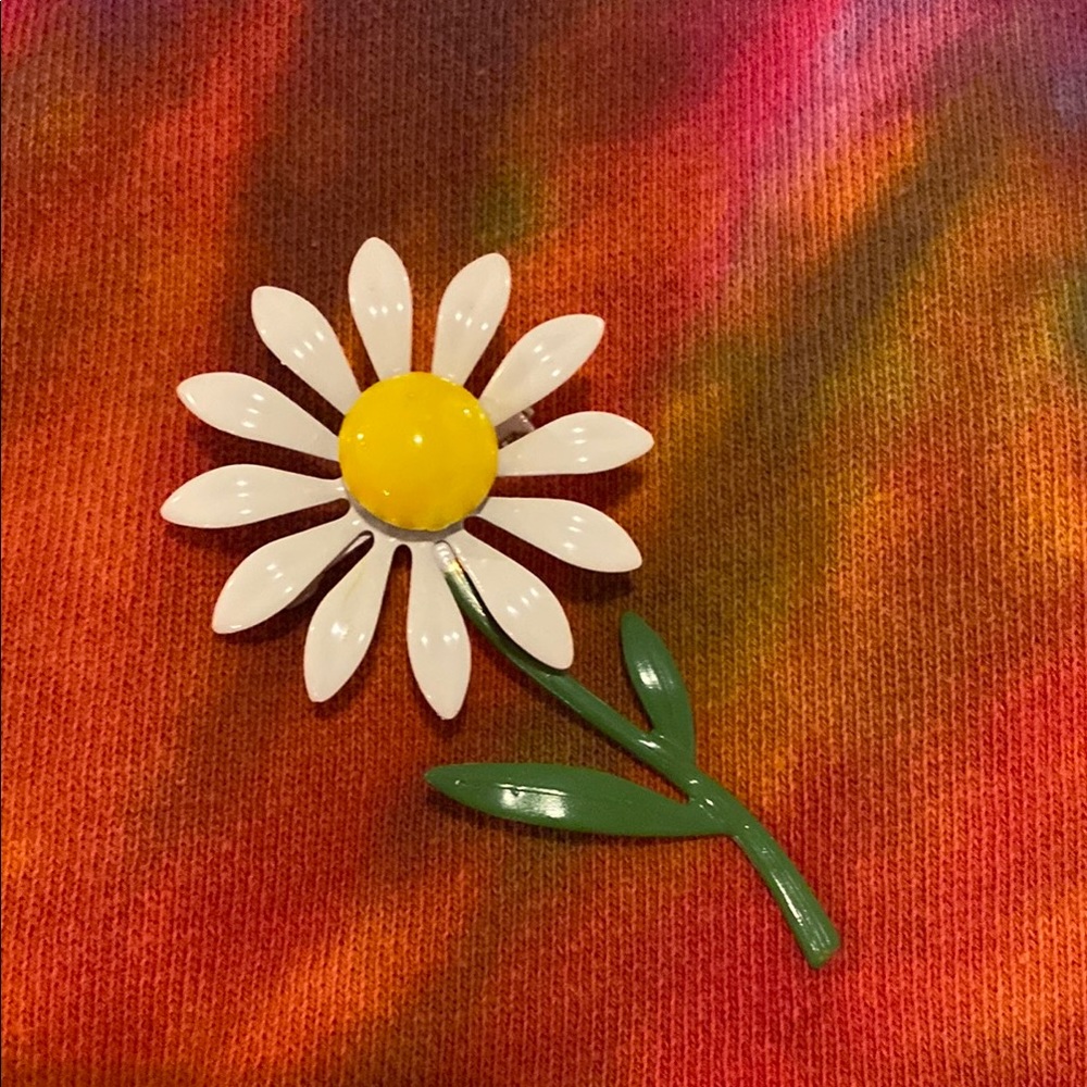 Daisy Flower Brooch - White and Yellow